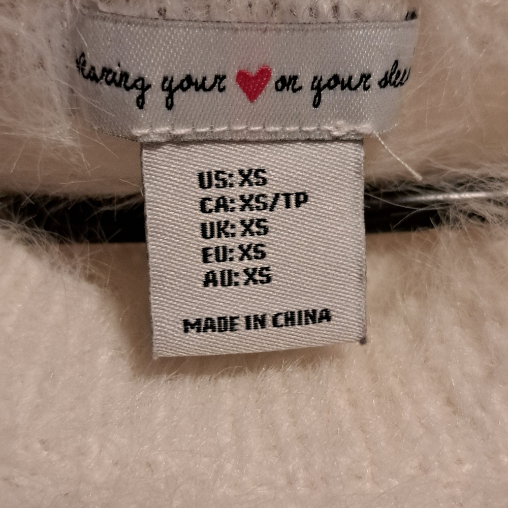 2 Sweaters - Picture 4 of 8